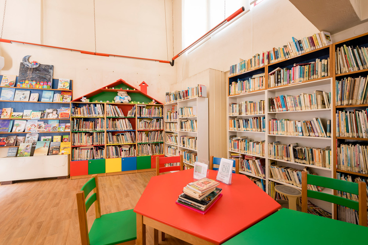 Pyrgos Central Public Library 32