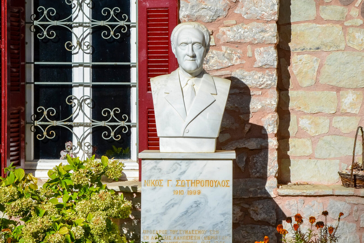 Spiritual Center of Divri - Bust